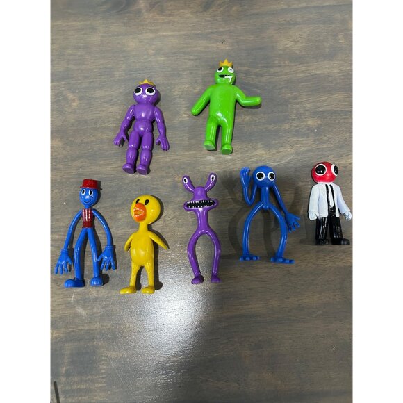 Lot 7 Rainbow Friends Action Figures Toys Aliens - Picture 1 of 2